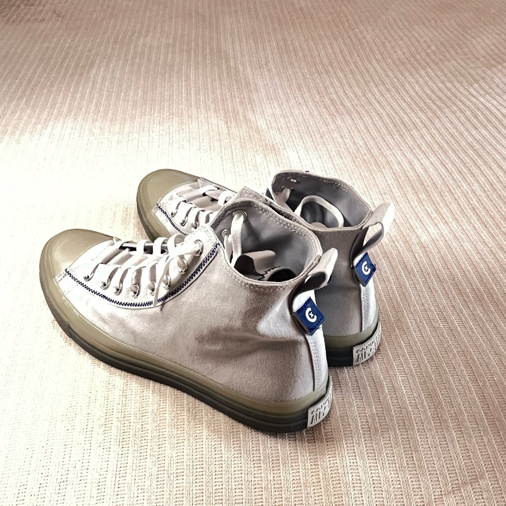 Men’s  chuck Taylor light gray and blue size 10 NWOT